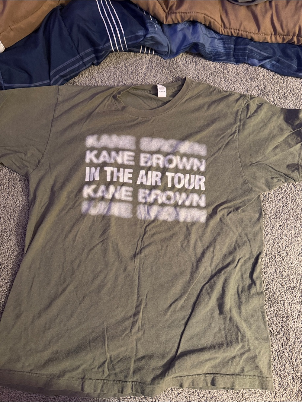 Olive 'In The Air Tour' women’s Graphic Tee